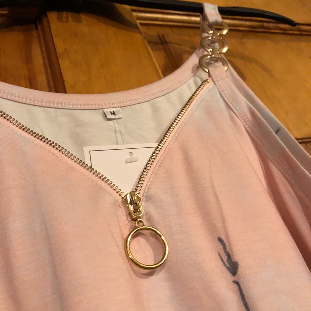 Tank top, never worn, from Amazon - Picture 4 of 4
